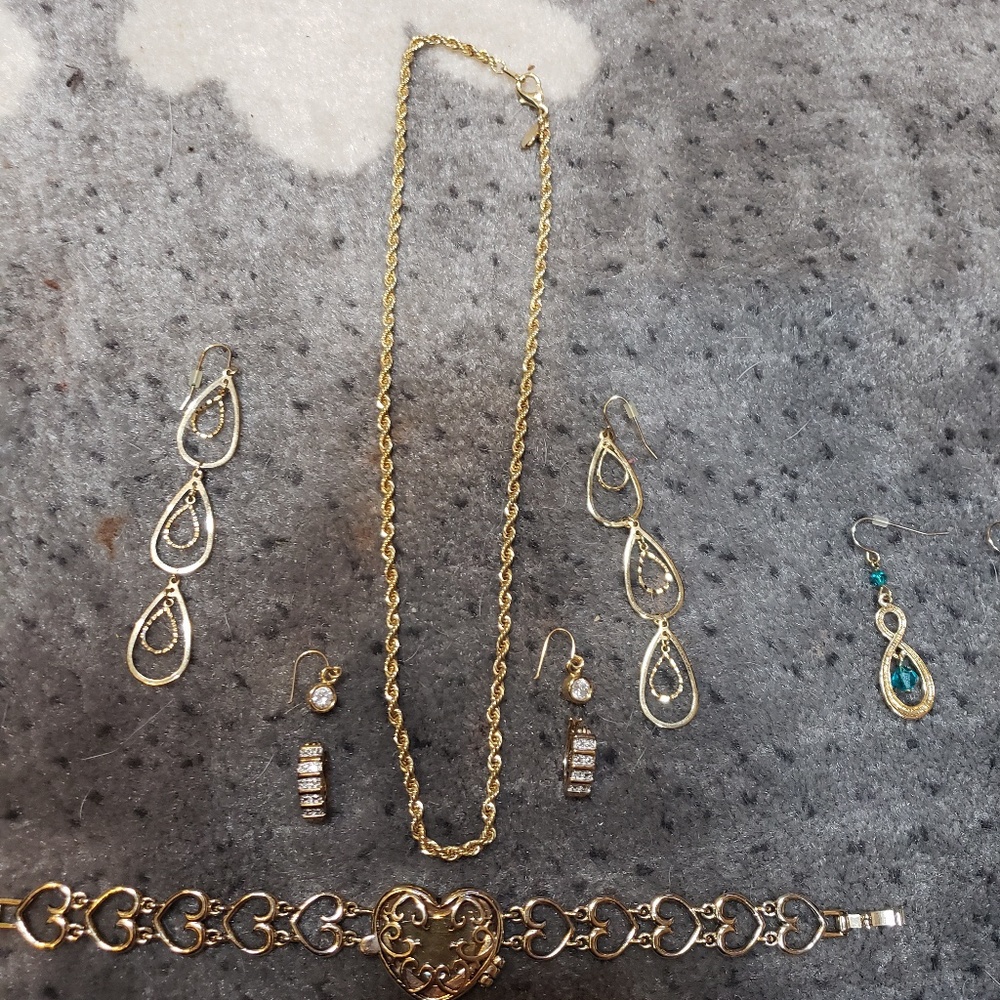 Miss. Gold jewelry